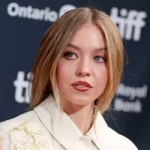 سوژه شدن لباس های سیدنی سوئینی در مراسم ها