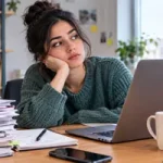 اهمال کاری چیست و چگونه آن را کنار بگذاریم؟ ۱۰ راهکار کاربردی